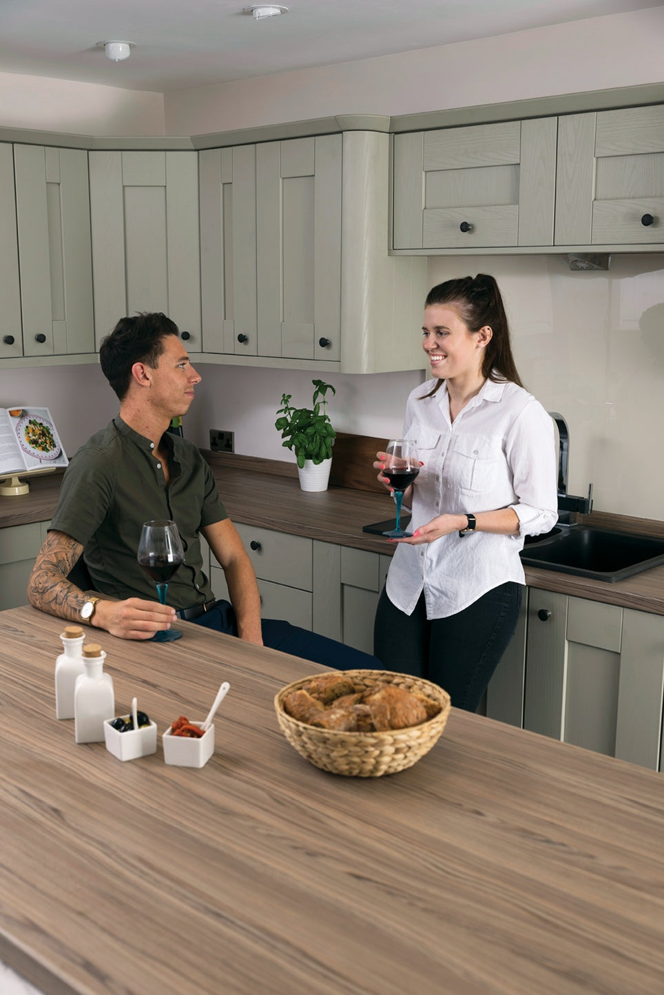 Spectra - 40mm Cypress Cinnamon Curved Edge